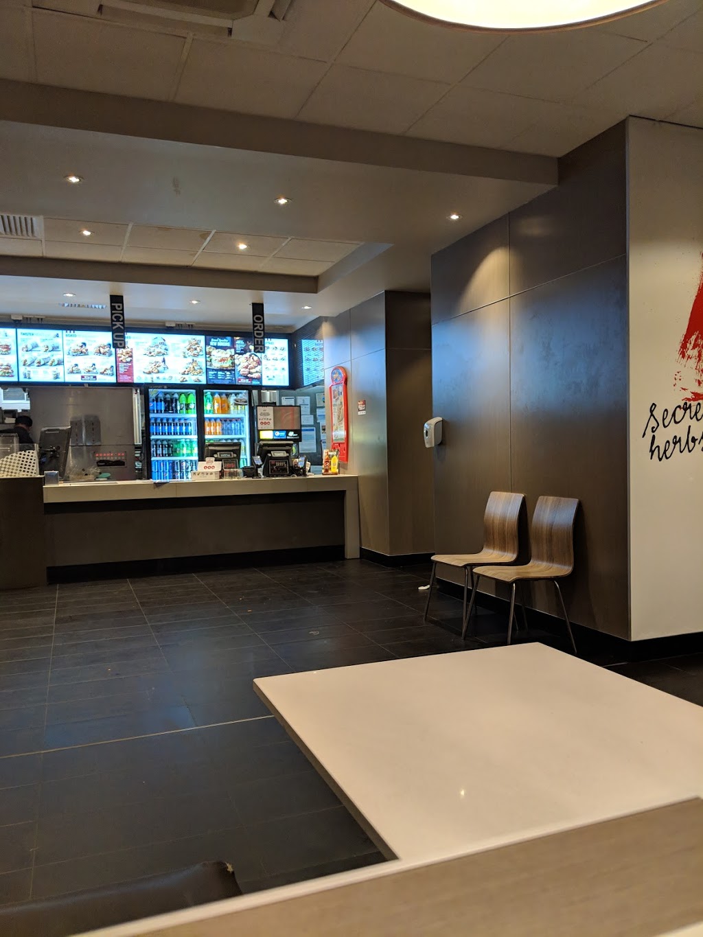 KFC Queanbeyan | meal takeaway | 32 Waniassa St, Queanbeyan East NSW 2620, Australia | 0262974157 OR +61 2 6297 4157