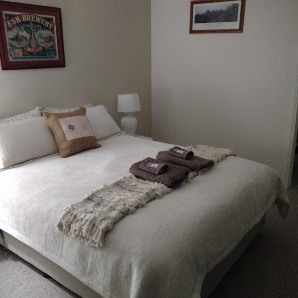 Robins Nest Bed and Breakfast | 406 Back Rd, Wilmot TAS 7310, Australia | Phone: (03) 6492 1591