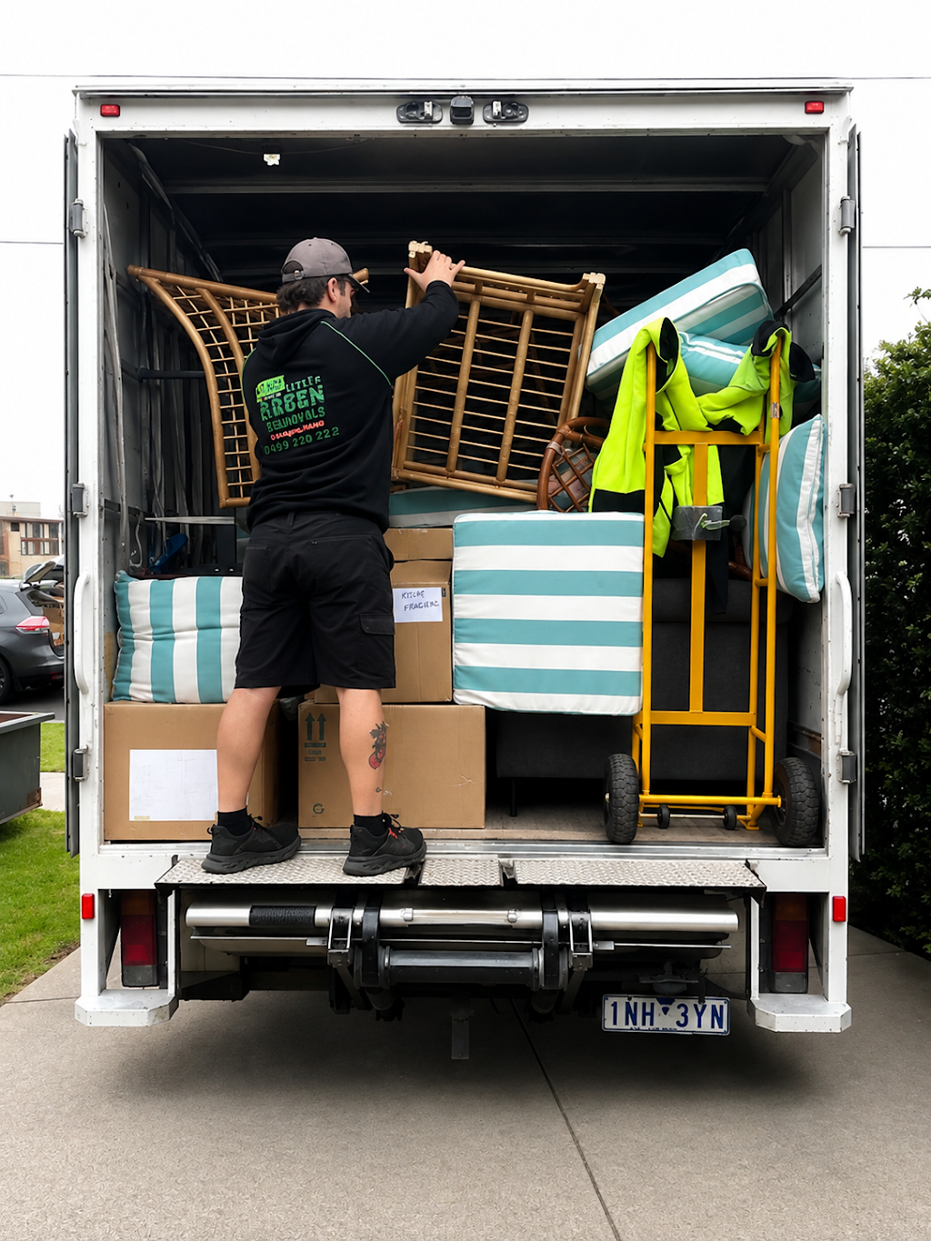 Little Green Removals Geelong | 14 kadak Pl, Breakwater VIC 3219, Australia | Phone: 0499 220 222