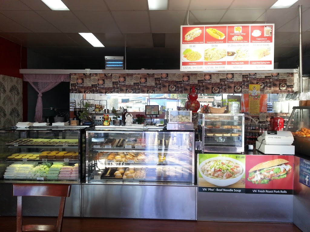 V N Rolls - Bakery & Cafe | 56 Watsons Rd, Newcomb VIC 3219, Australia | Phone: (03) 5298 3579