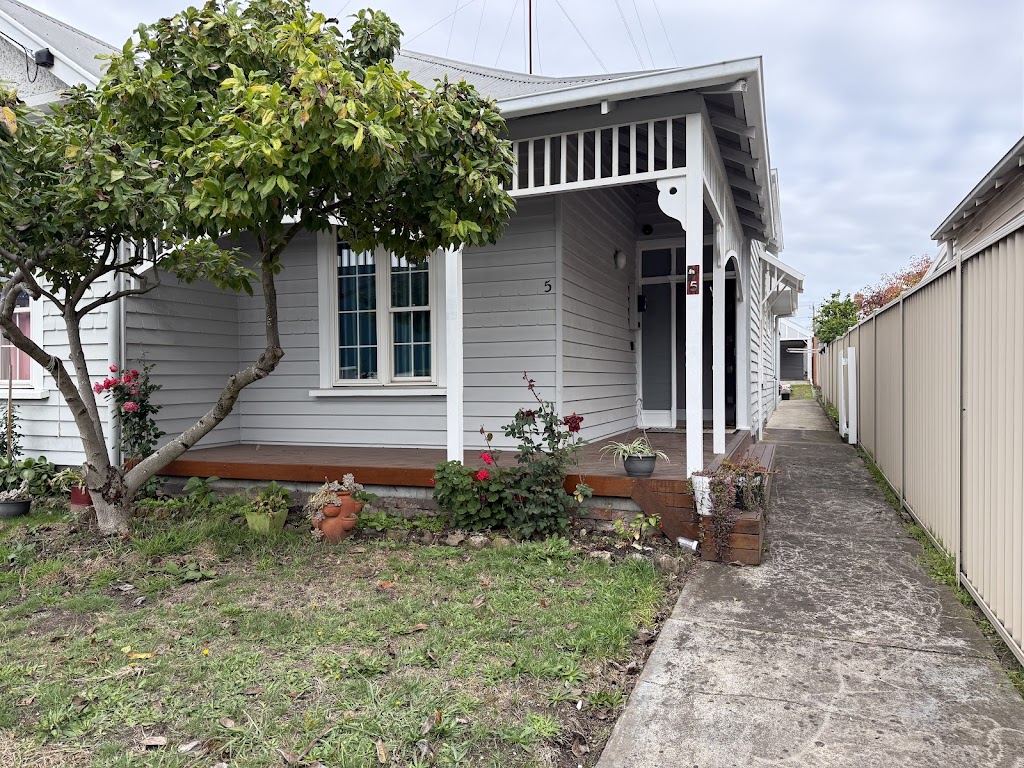 Cindy House massage | 5 Ronald St, Ballarat Central VIC 3350, Australia | Phone: 0412 204 300
