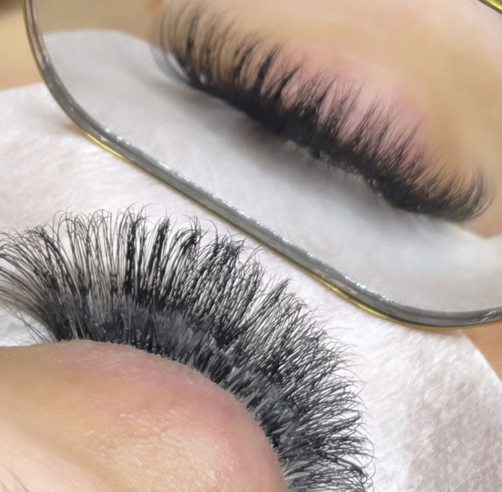 Luxe Lash & Brow House | 29 Somerfield Retreat, Woodhill QLD 4285, Australia | Phone: 0411 853 301