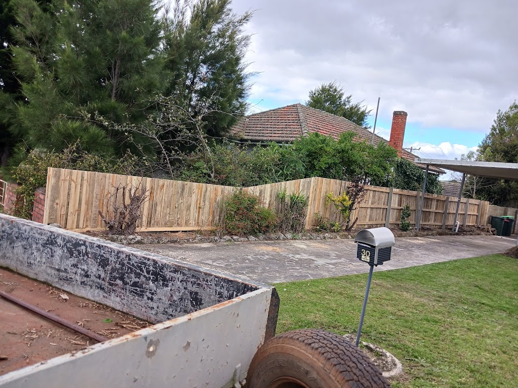 KDG fencing and maintenance | 1 Barry St, Moe VIC 3825, Australia | Phone: 0400 915 353