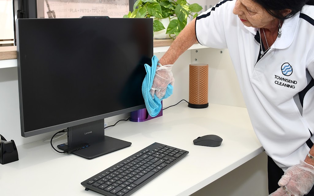 Townsend Cleaning | 10 kadak Pl, Breakwater VIC 3219, Australia | Phone: 0409 236 368
