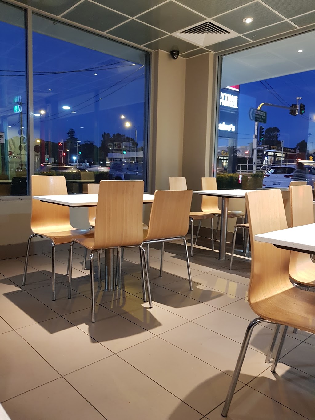 KFC Toronto | meal takeaway | 2 James St, Toronto NSW 2283, Australia | 0249592451 OR +61 2 4959 2451