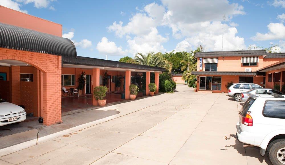 Riviera Motel | lodging | 240 Bourbong St, Bundaberg West QLD 4670, Australia | 0741522700 OR +61 7 4152 2700