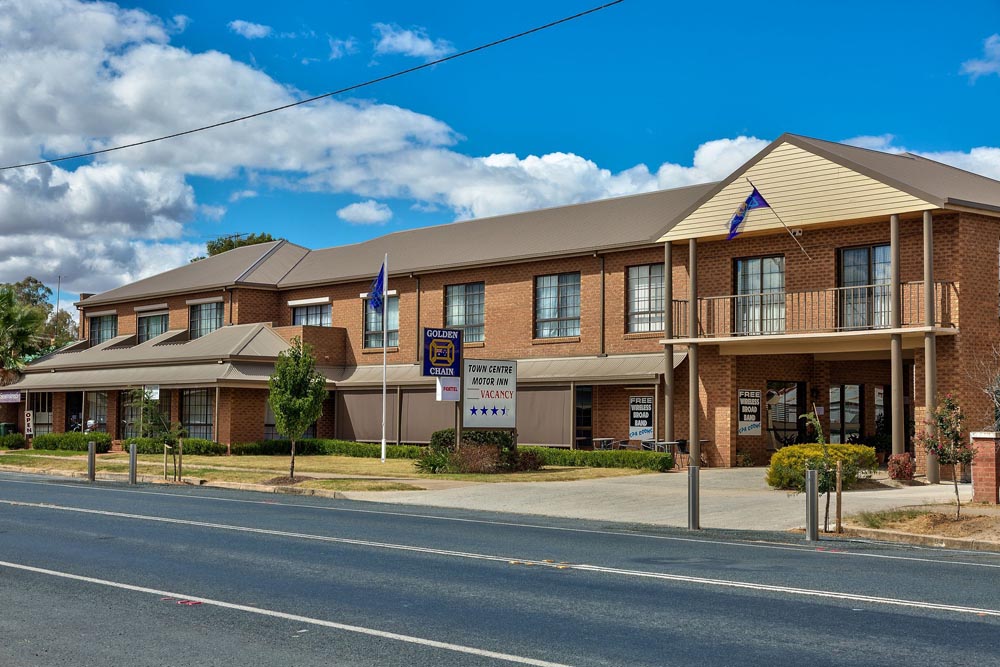 Holbrook Town Centre Motor Inn | lodging | 86 Albury St, Holbrook NSW 2644, Australia | 0260362666 OR +61 2 6036 2666