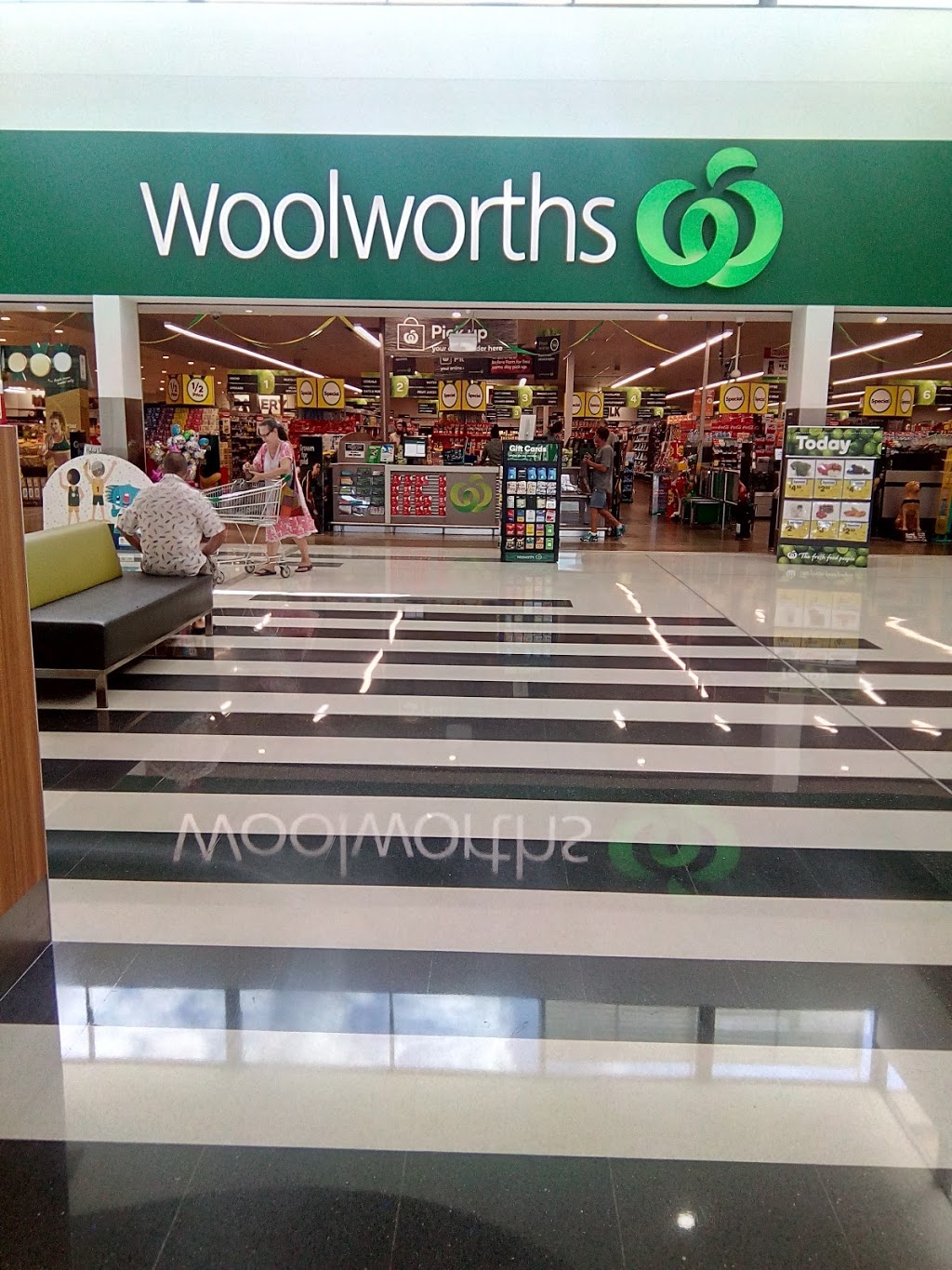 Woolworths Fairfield Central | 2/30 Lakeside Dr & Waterfront Parade, Idalia QLD 4811, Australia | Phone: (07) 4755 3834