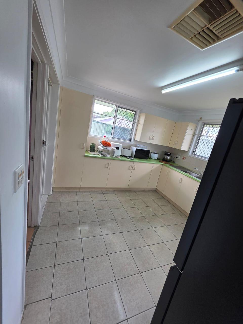 SanClassic Cleaning Service | 437 Lakes Creek Rd, Lakes Creek QLD 4701, Australia | Phone: 0435 387 504