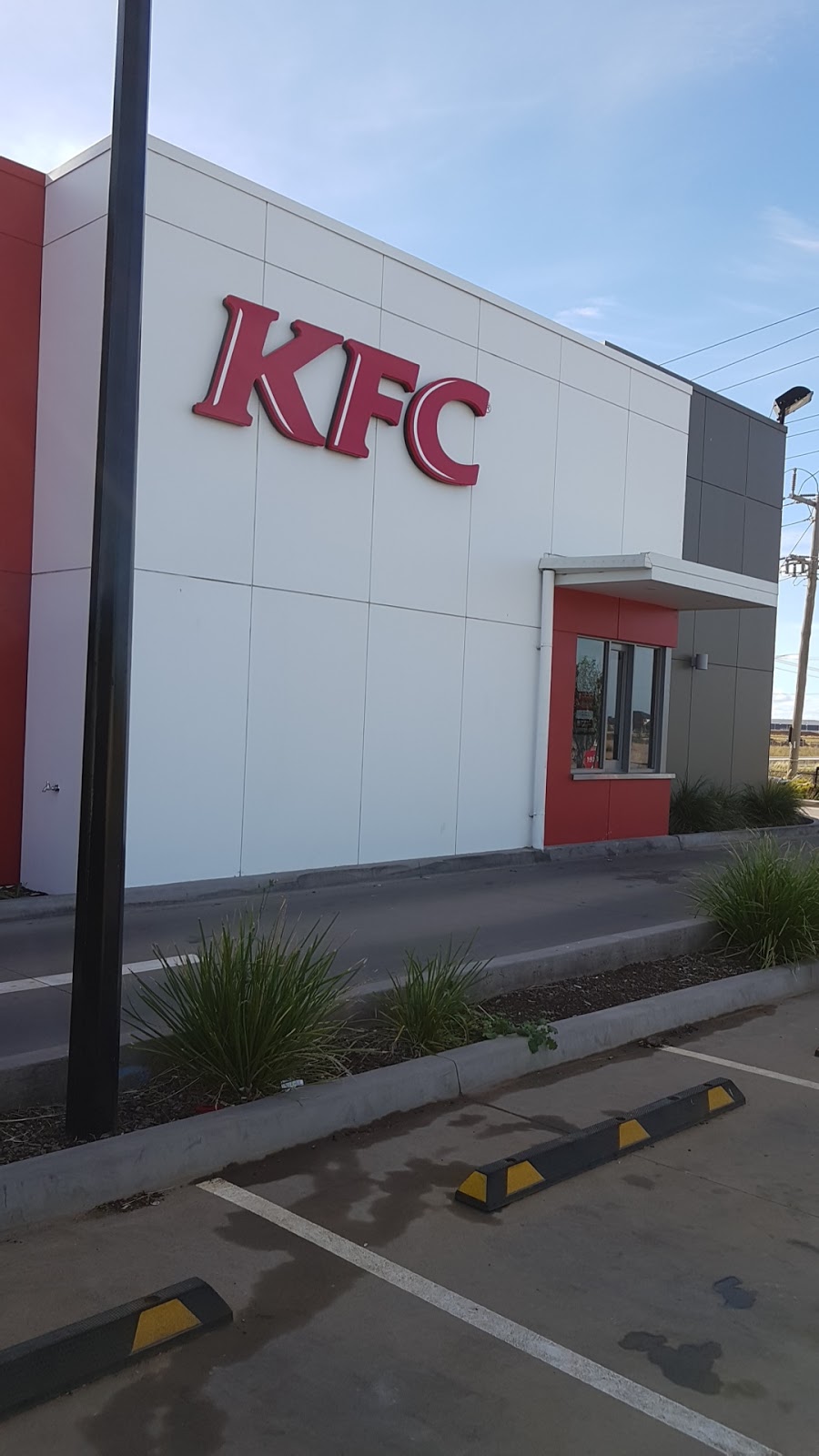 KFC Truganina | meal takeaway | 471 Leakes Rd, Truganina VIC 3029, Australia | 0393609395 OR +61 3 9360 9395