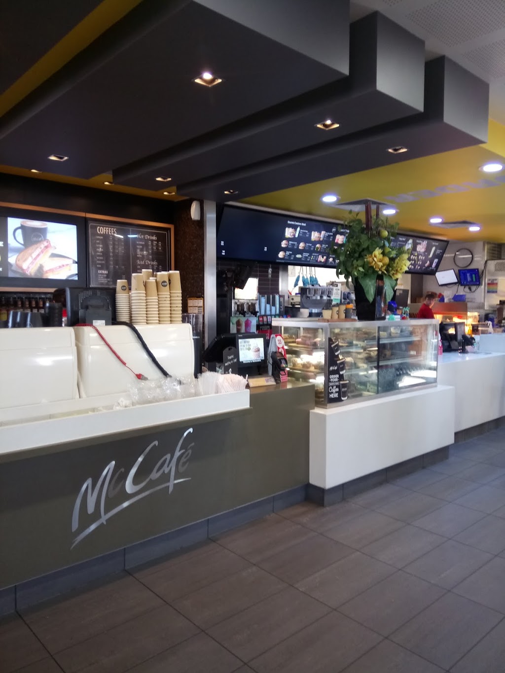 McDonalds Melton East | cafe | 66/84 High St, Melton VIC 3337, Australia | 0387462388 OR +61 3 8746 2388