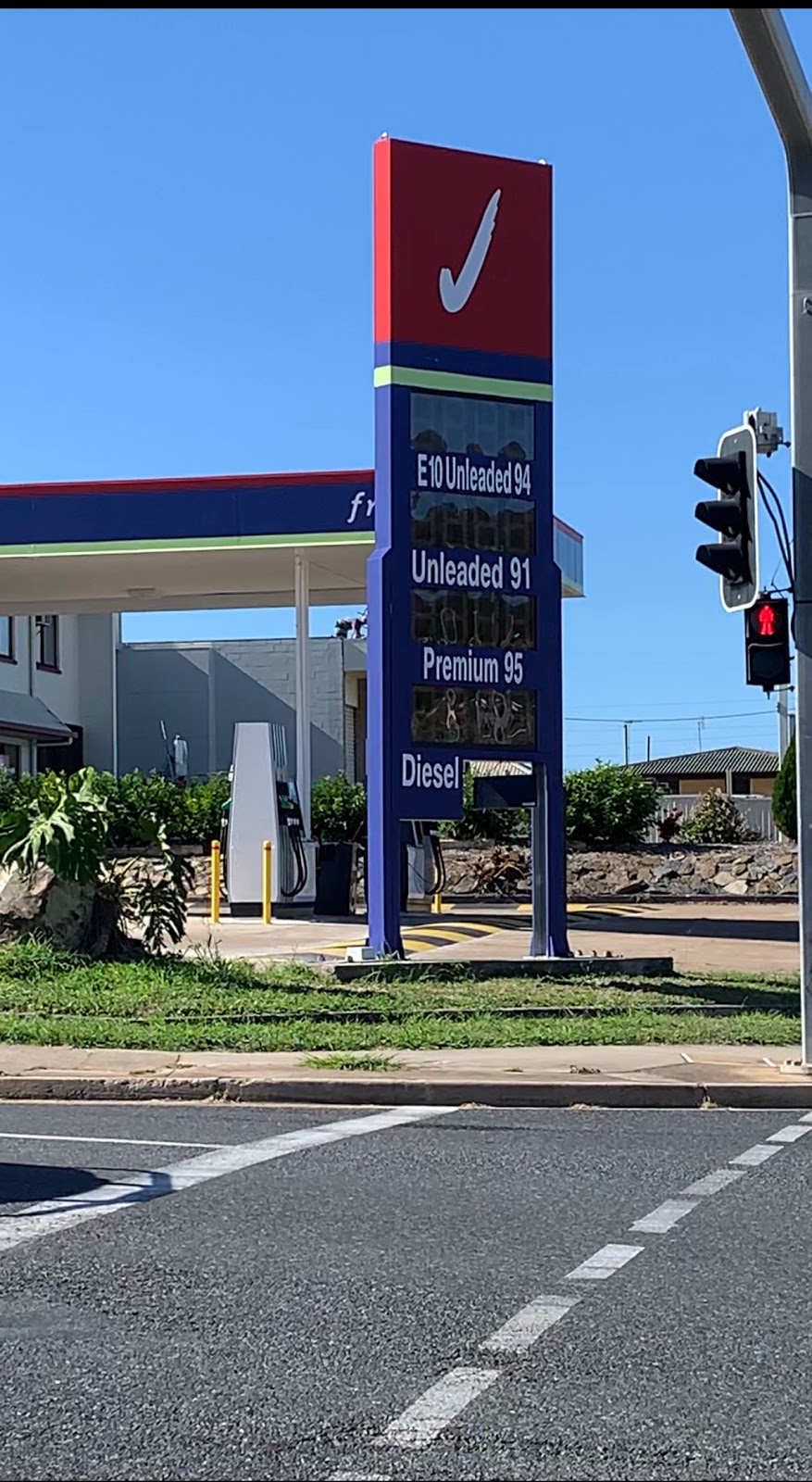 Freedom | gas station | 40 Toolooa St, Gladstone Central QLD 4680, Australia