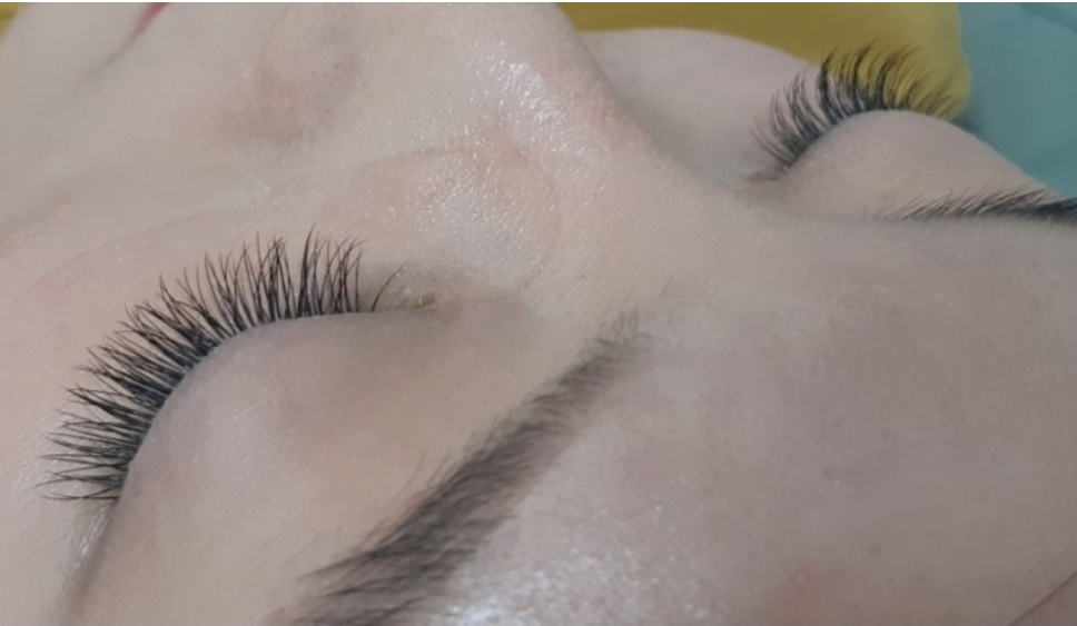 Julias Eyelash Extensions | 18 Sheepyard Way, Diggers Rest VIC 3427, Australia | Phone: 0433 800 855