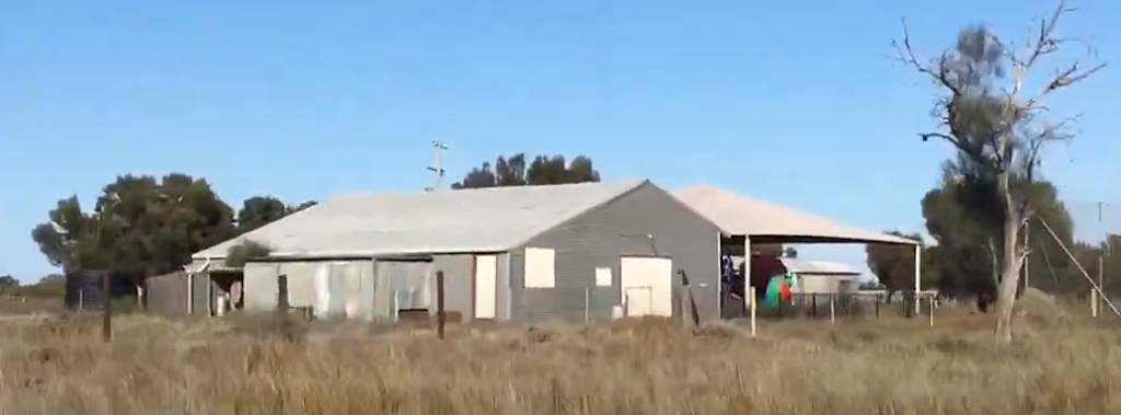 Darnick Chicken Burger | Ivanhoe-Menindee Rd, Menindee NSW 2879, Australia | Phone: 0450 483 783