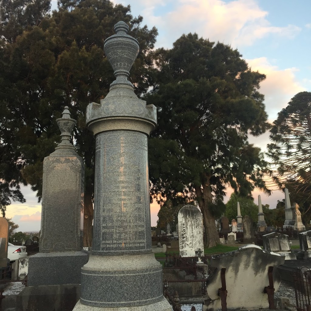 Geelong Cemeteries Trust | cemetery | 127-189 Ormond Rd, East Geelong VIC 3219, Australia | 0352493939 OR +61 3 5249 3939