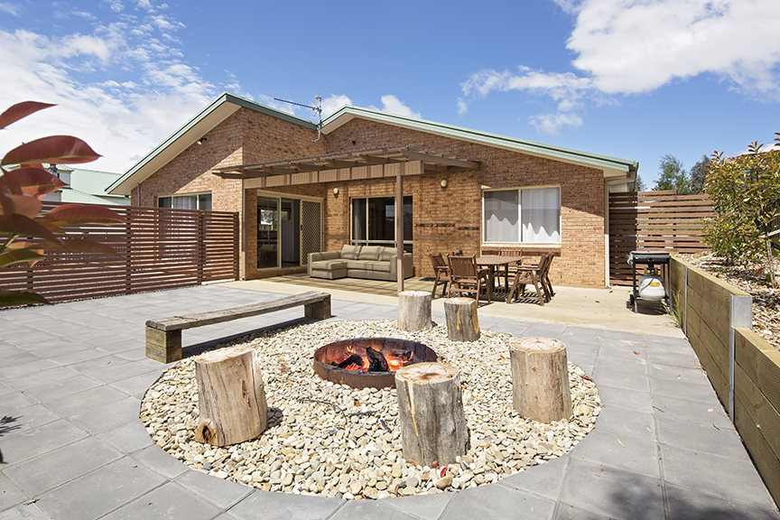 Mountain Lodge | 84 Gippsland St, Jindabyne NSW 2627, Australia | Phone: (02) 6457 2000