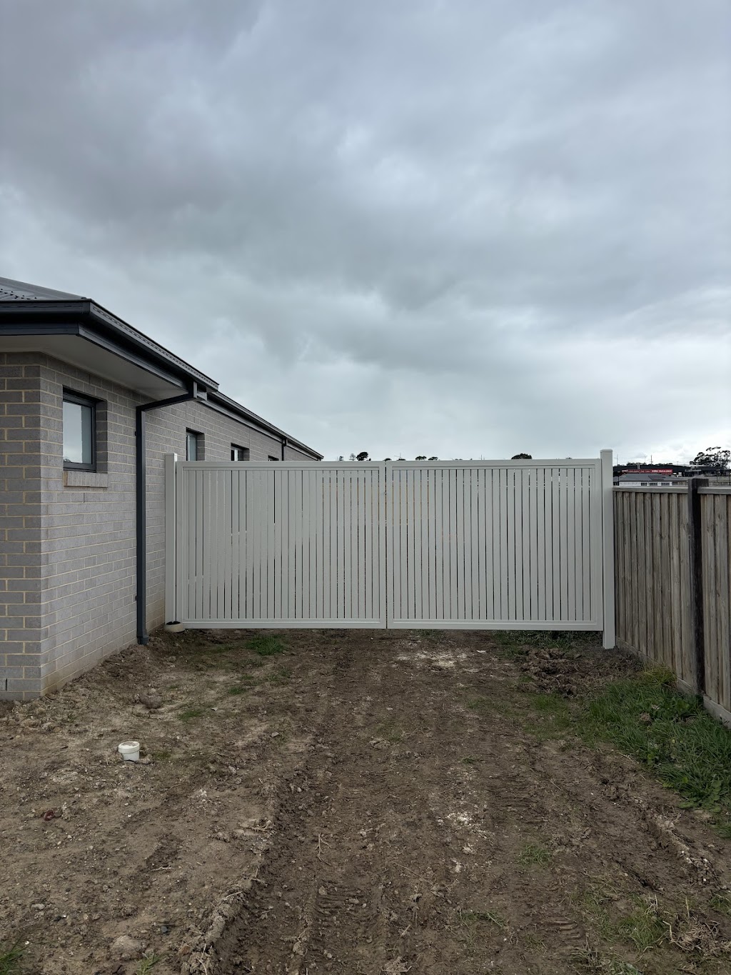 Nomad Fencing & Gates | 28 Cobains Rd, Sale VIC 3850, Australia | Phone: 0413 255 783