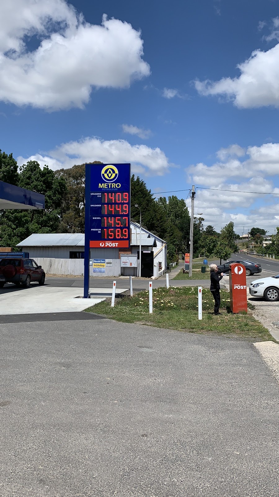 Metro Petroleum Taradale | gas station | 124 High St, Taradale VIC 3447, Australia | 0354232805 OR +61 3 5423 2805