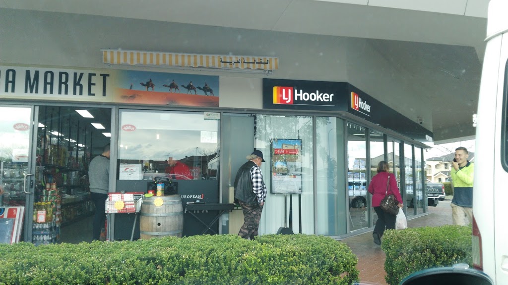 LJ Hooker | Shop 8 Edensor Park Plaza Corner of Edensor Rd &, Allambie Rd, Edensor Park NSW 2176, Australia | Phone: (02) 9823 8888