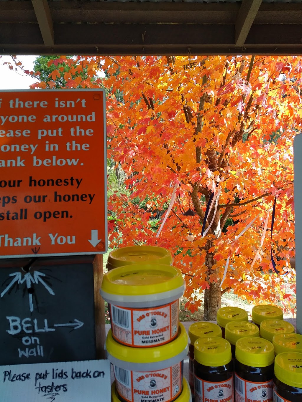 Des OToole Honey | 143 Jubilee Lake Road, Daylesford VIC 3460, Australia | Phone: (03) 5348 2997