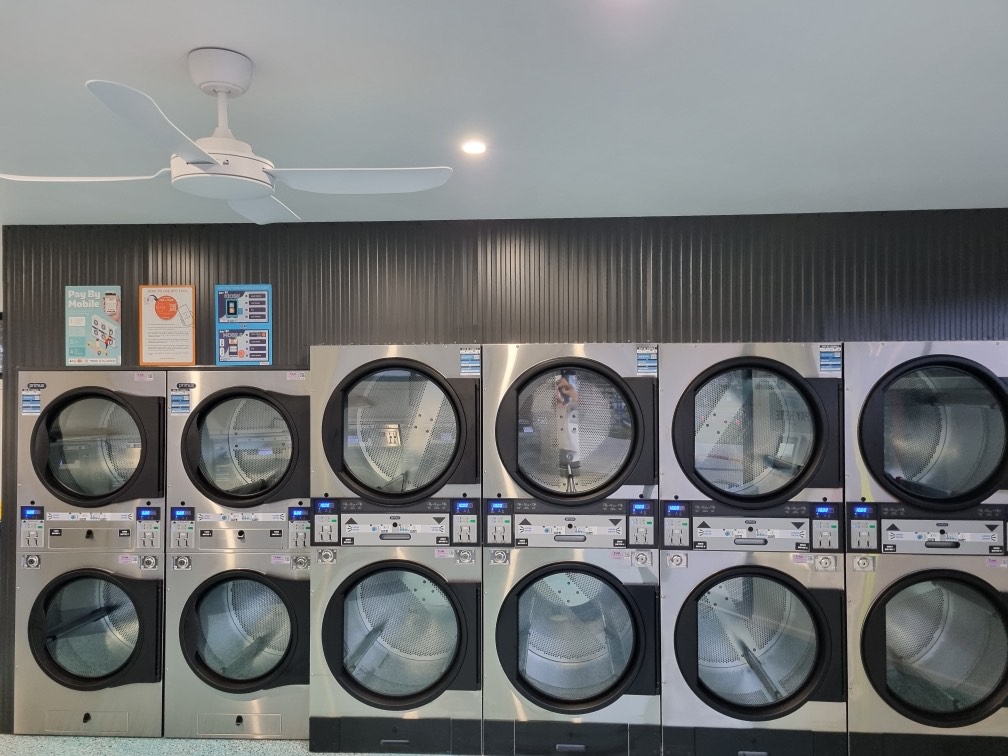 Washworx Laundromat Cobram | 5 Cobram-Koonoomoo Rd, Cobram VIC 3644, Australia | Phone: 0413 573 895