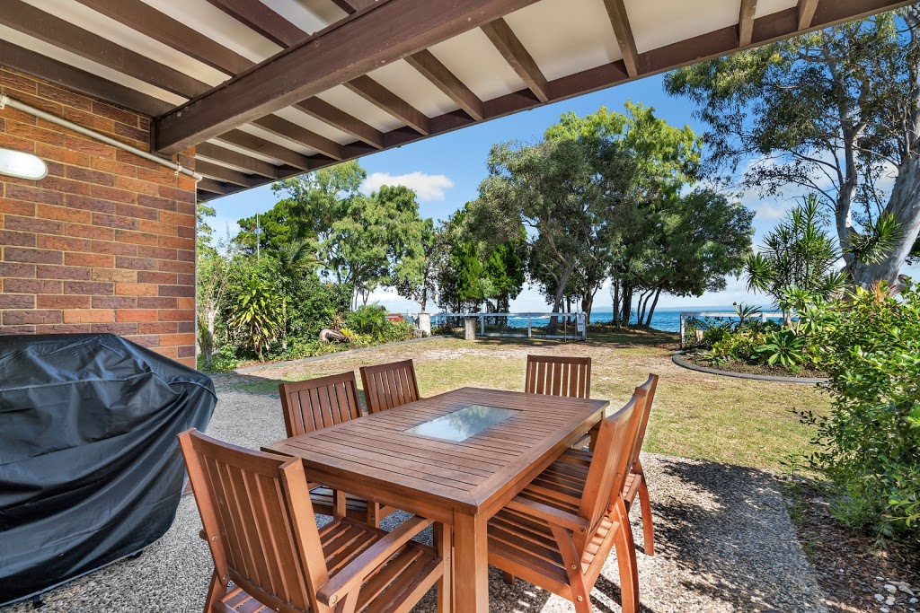 Bribie Beach House | lodging | 11 Renton Ln, Bongaree QLD 4507, Australia | 0734082700 OR +61 7 3408 2700