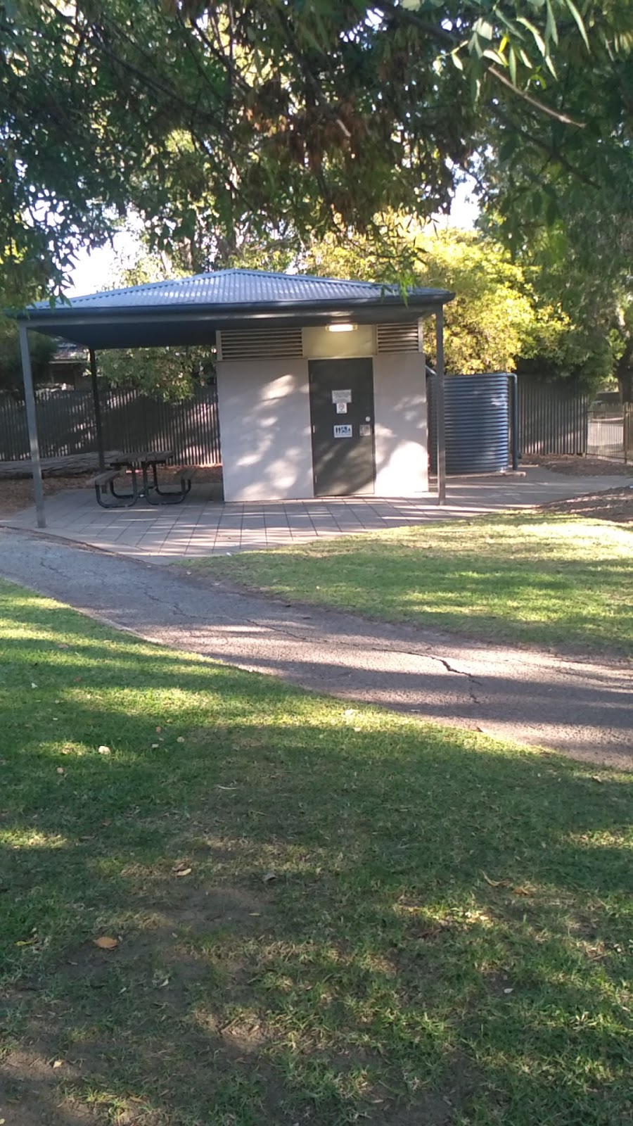Dora Gild Playground | park | Churchill Ave, Clarence Park SA 5034, Australia | 0883725111 OR +61 8 8372 5111