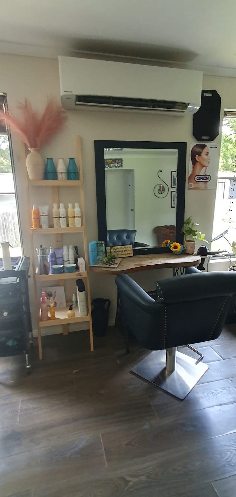 That Hair Place on Russell Island | 44 Villa Wood Rd, Russell Island QLD 4184, Australia | Phone: 0413 958 619