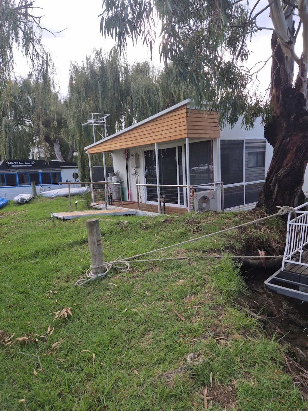 RiverGirl Houseboat Murray River, Murray Bridge SA | White Sands SA 5253, Australia | Phone: 0410 668 676