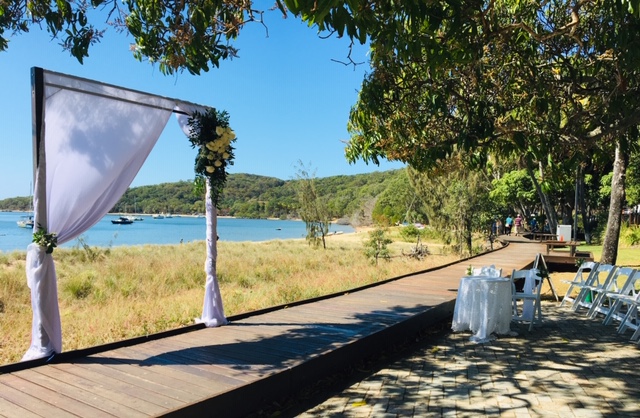 1770 Weddings | 40 Captain Cook Dr, Agnes Water QLD 4677, Australia | Phone: 0412 439 077