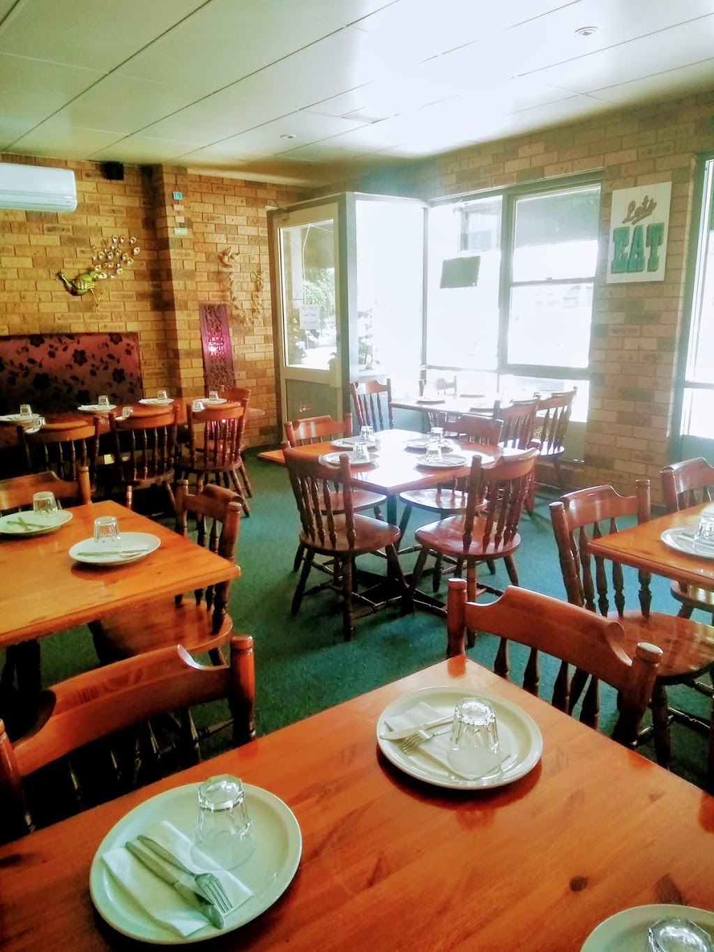 Bombay Velvet Bar And Restaurant | restaurant | 1/10 Hollonds St, Mount Beauty VIC 3699, Australia | 0426843811 OR +61 426 843 811