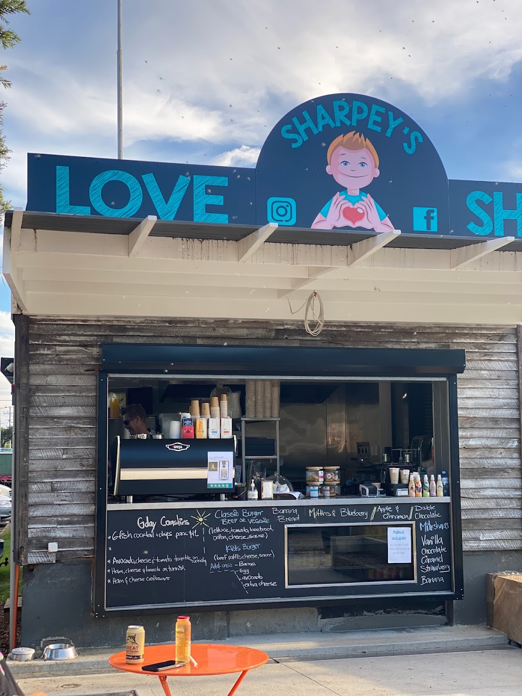 Sharpey’s love shack | cafe | 1 N Burge Rd, Woy Woy NSW 2256, Australia | 0481002857 OR +61 481 002 857