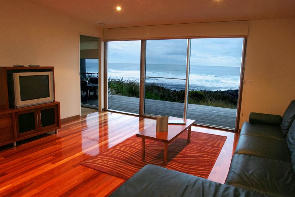 Hearns Beachside Villas | lodging | 13-17 Thistle Pl, Port Fairy VIC 3284, Australia | 0355683150 OR +61 3 5568 3150