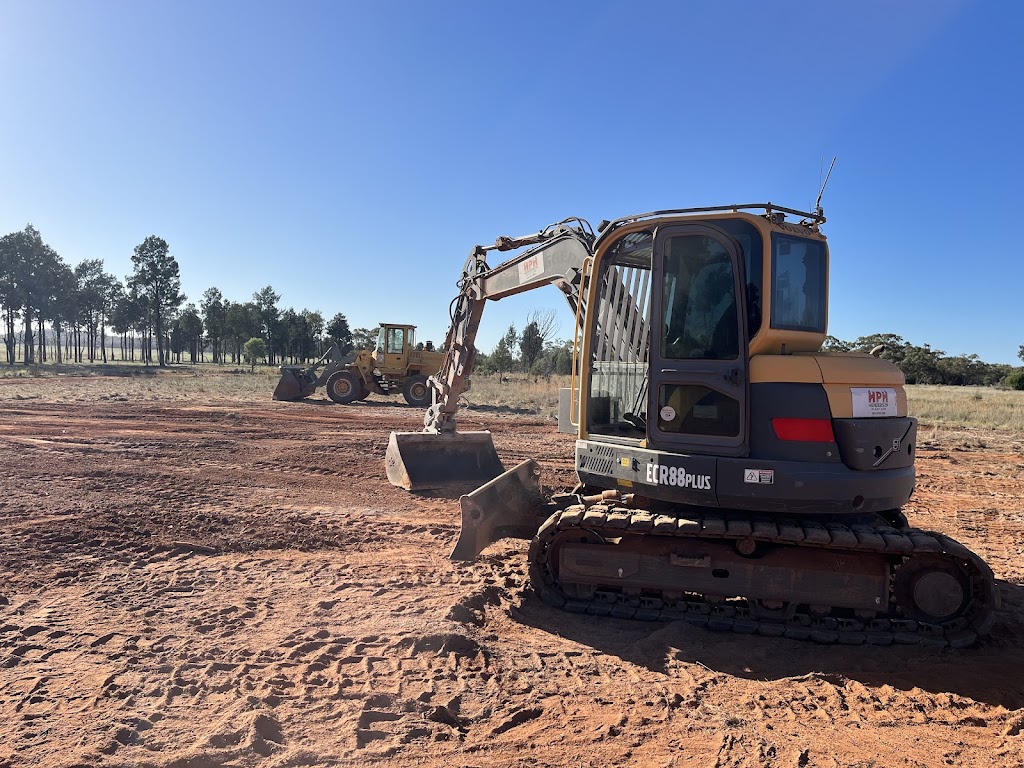 TG & FB Ross Excavations & Skips | 3 Boona Rd, Condobolin NSW 2877, Australia | Phone: 0474 953 727
