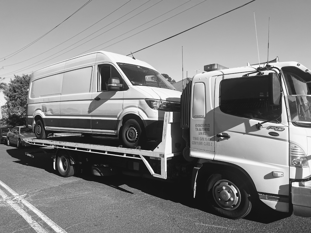J&J towing Liverpool | 33 Shepherd St, Liverpool NSW 2170, Australia | Phone: (02) 9821 2999