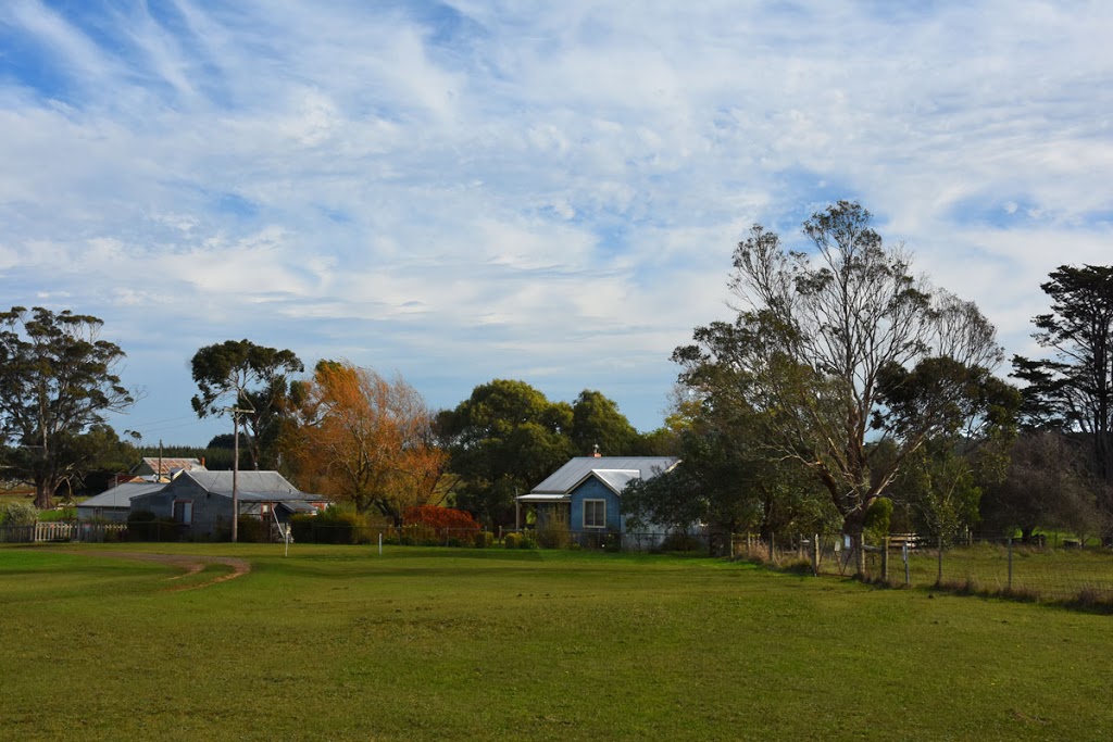 Country Gate Cottages | lodging | 95 Simpsons Rd, Springbank VIC 3352, Australia | 0413526680 OR +61 413 526 680