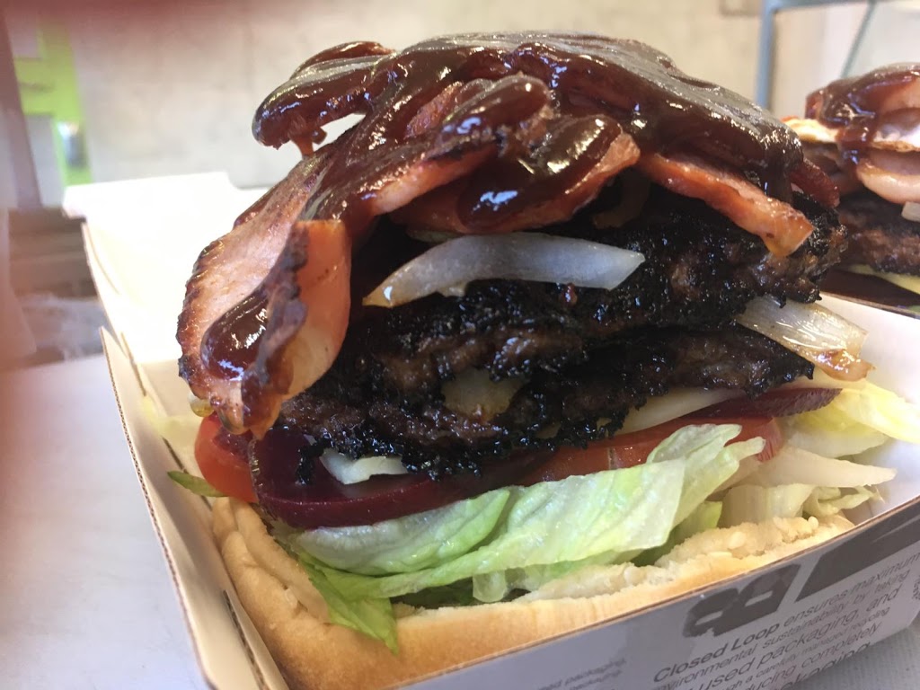 Lakedge takeaway burger & fish n chips (Eddie kitchen) | restaurant | 254 Lakedge Ave, Berkeley Vale NSW 2261, Australia | 0243882341 OR +61 2 4388 2341