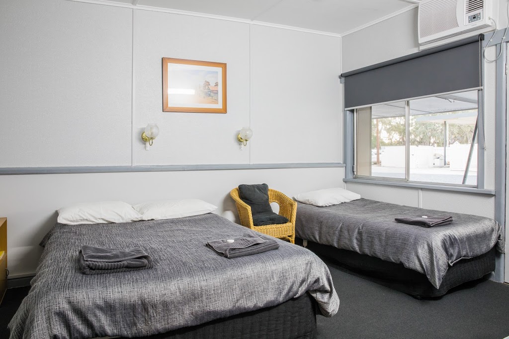 Warrack Motel | lodging | 2 Lyle St, Warracknabeal VIC 3393, Australia | 0353981633 OR +61 3 5398 1633
