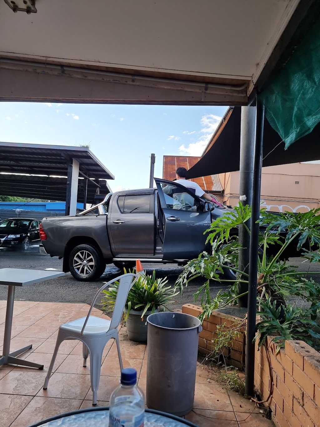 Kymy Professional Car Wash & Cafe | car wash | 10-12 Flinders St, Wollongong NSW 2500, Australia | 0422526756 OR +61 422 526 756