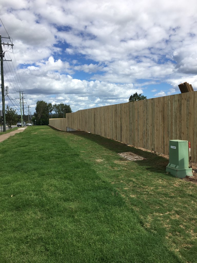 boundary fencing | general contractor | 2 Park Ridge Rd, Park Ridge QLD 4125, Australia | 0412076561 OR +61 412 076 561