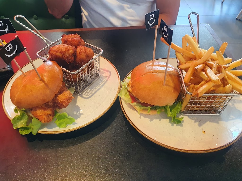Burger Urge (Port Macquarie) | T12B, Marina Shopping Centre, 23/41 Park St, Port Macquarie NSW 2444, Australia | Phone: (02) 6583 3261