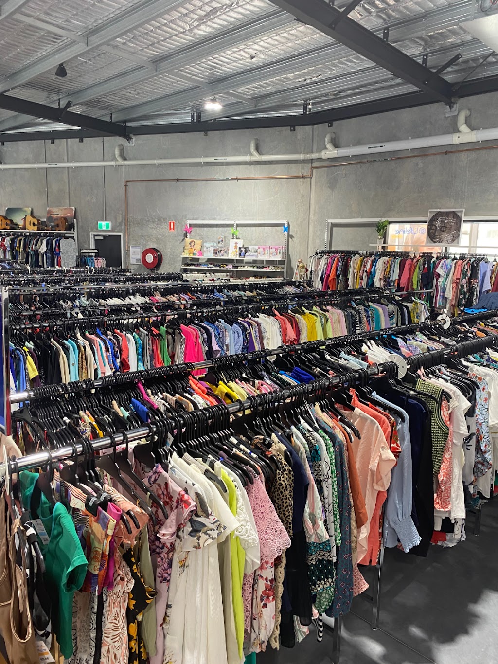 Lifeline Shop Flagstone | 19 Gates Rd, Flagstone QLD 4280, Australia | Phone: (07) 5548 9500