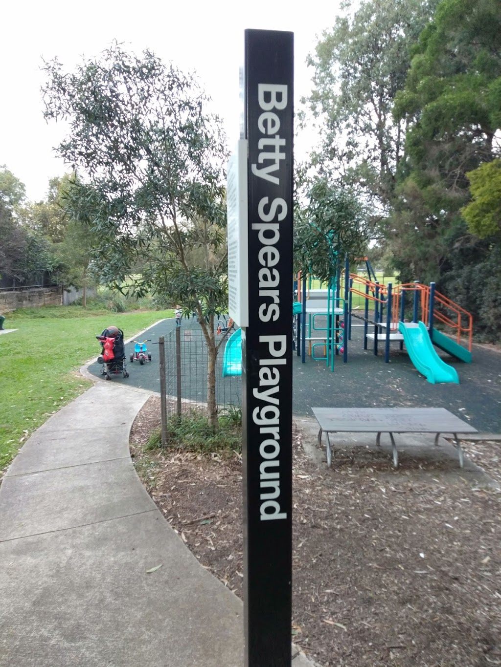 Tennyson Street Playground | park | 16 Tennyson St, Dulwich Hill NSW 2203, Australia | 0293352222 OR +61 2 9335 2222