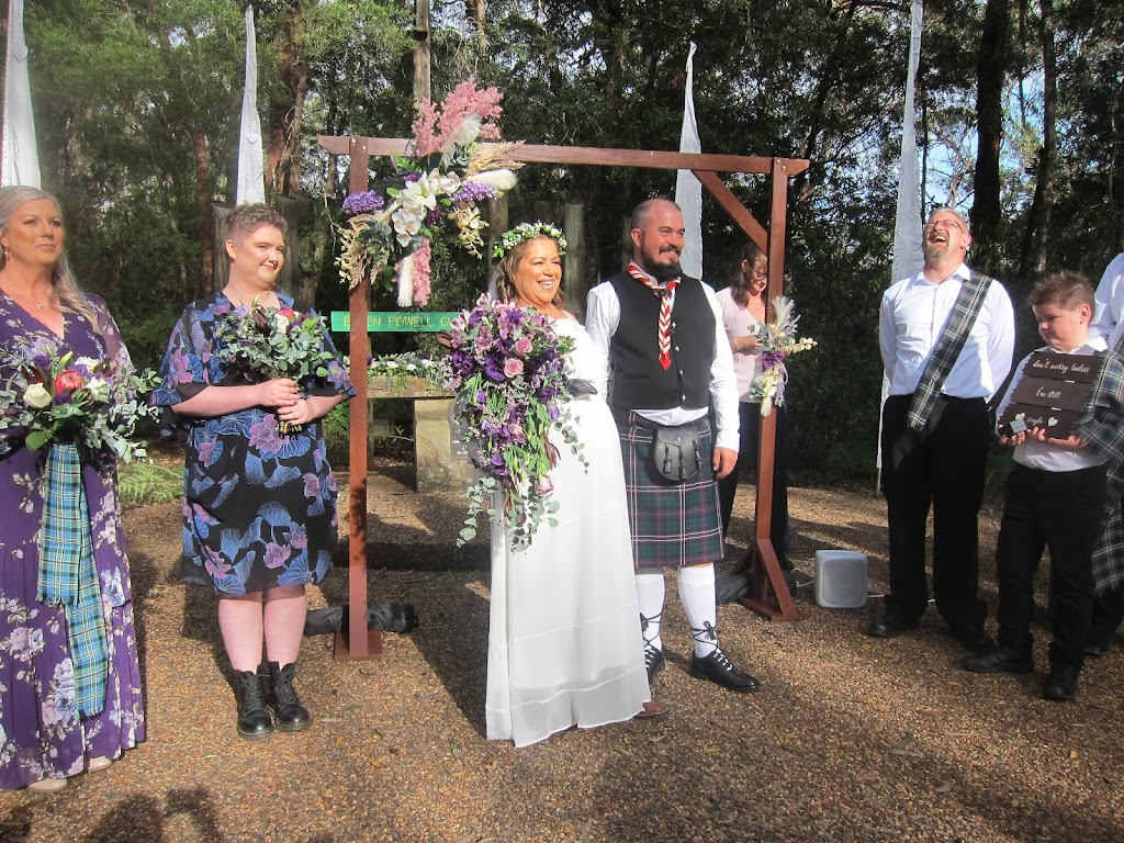 Patricias Flowers | 4 Brie Cl, Lisarow NSW 2250, Australia | Phone: 1300 887 922