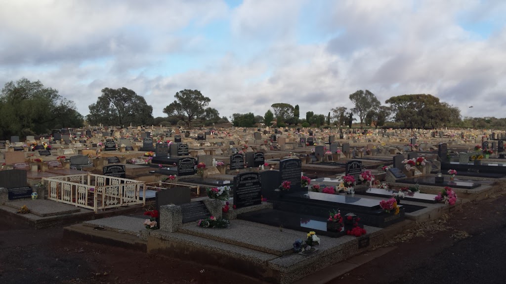 Broken Hill Cemetery | cemetery | 72 Rakow St, Broken Hill NSW 2880, Australia | 0880803300 OR +61 8 8080 3300