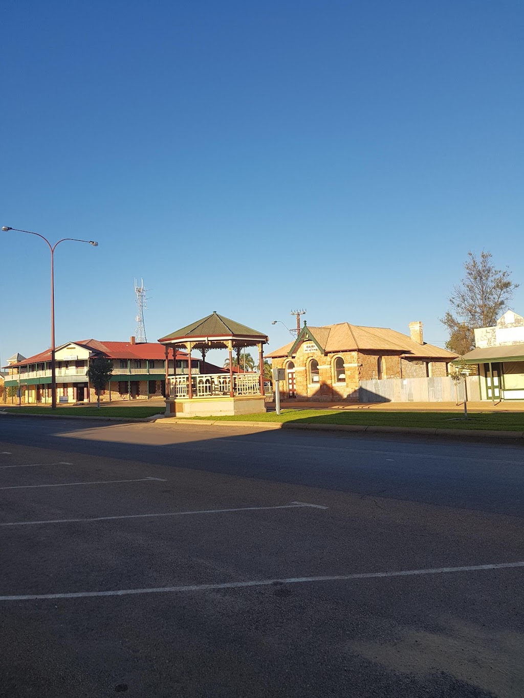 Cue Roadhouse, Motel, Post & General Store | gas station | 12 Austin St, Cue WA 6640, Australia | 0899631218 OR +61 8 9963 1218