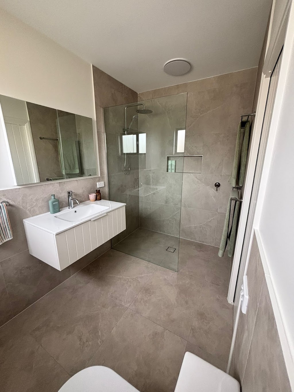 L&B Homes | Emperor Dr, Ocean Grove VIC 3226, Australia | Phone: 0421 876 277