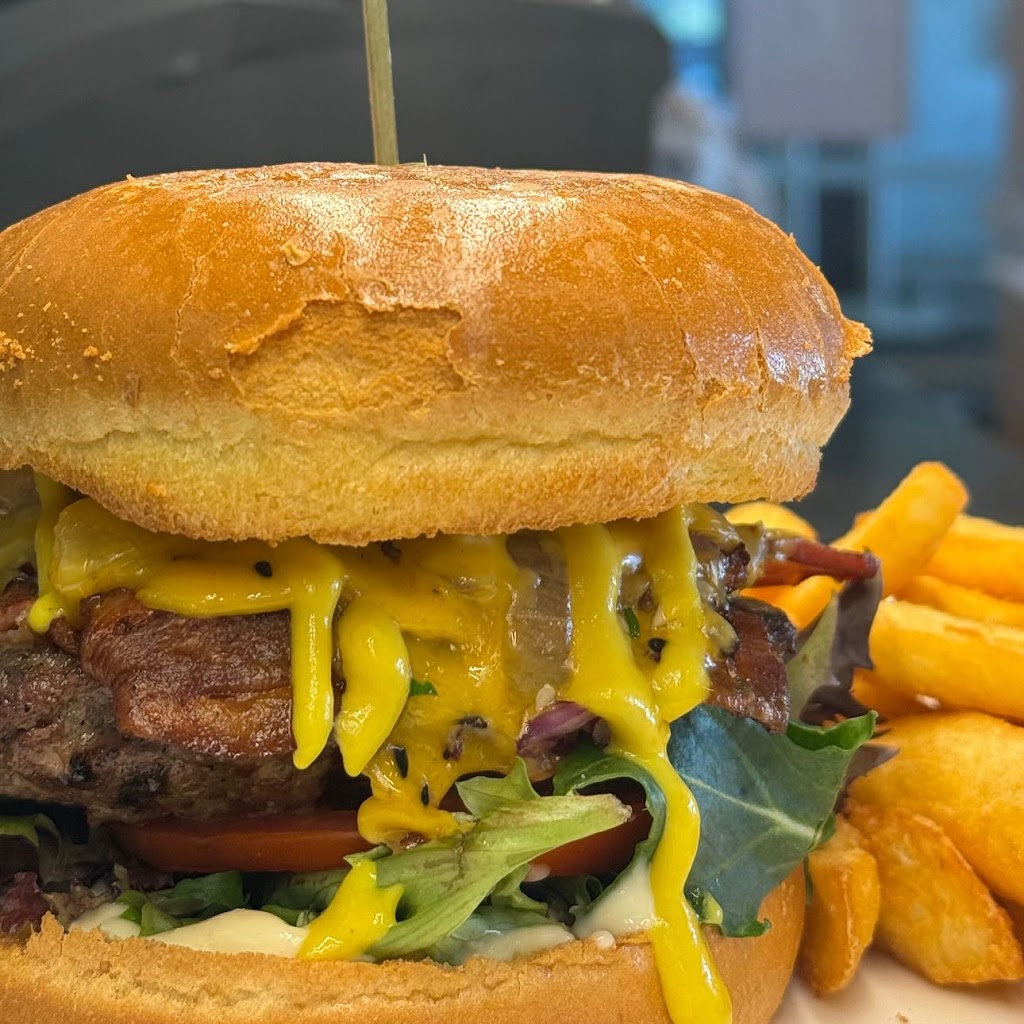 Prettys Place Bar & Grill | 122-160 Grubb Rd, Ocean Grove VIC 3226, Australia | Phone: 0477 229 910