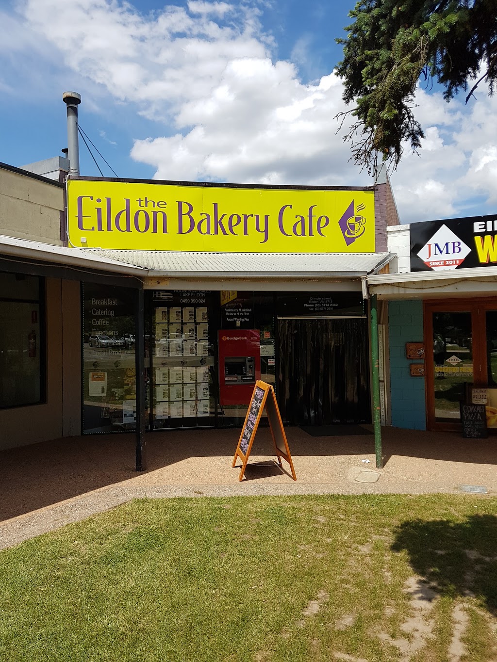 Eildon Bakery Cafe | cafe | 10 Main St, Eildon VIC 3713, Australia | 0357742362 OR +61 3 5774 2362