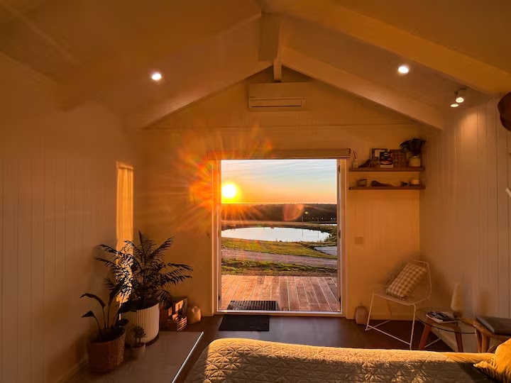 Banjos Cabin Gippsland B&B | 1177 Heyfield-Seaton Rd, Seaton VIC 3858, Australia | Phone: 0411 524 227